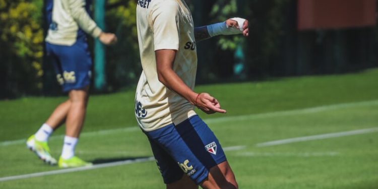São Paulo F.C. – Elenco se reapresenta após empate em Brasília São Paulo F.C. – Elenco se reapresenta após empate em Brasília