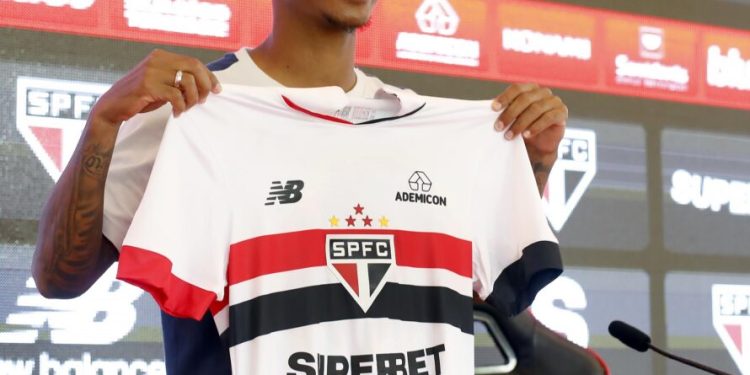 São Paulo F.C. – Marcos Antonio: “Feliz por defender esta camisa” São Paulo F.C. – Marcos Antonio: “Feliz por defender esta camisa”