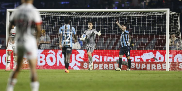 São Paulo F.C. – Rafael valoriza vitória em casa e enaltece atuação da equipe São Paulo F.C. – Rafael valoriza vitória em casa e enaltece atuação da equipe