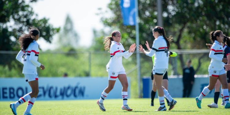 São Paulo F.C. – São Paulo vence o Alianza Lima (PER) e avança à final da Fiesta Evolución Sub-14 São Paulo F.C. – São Paulo vence o Alianza Lima (PER) e avança à final da Fiesta Evolución Sub-14