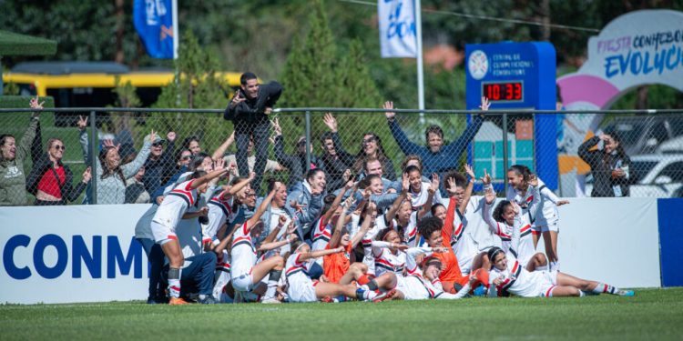 São Paulo F.C. – São Paulo vence o River Plate e conquista o título da Fiesta Evolución Sub-14 São Paulo F.C. – São Paulo vence o River Plate e conquista o título da Fiesta Evolución Sub-14