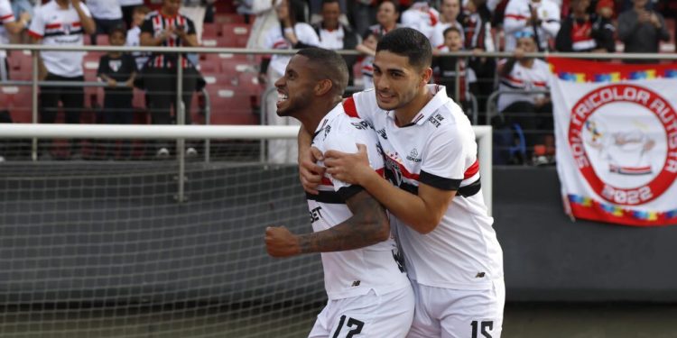 São Paulo F.C. – No MorumBIS, Tricolor supera o Atlético-GO São Paulo F.C. – No MorumBIS, Tricolor supera o Atlético-GO