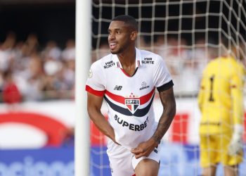 São Paulo F.C. – André Silva comemora gol e destaca força do elenco