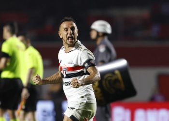 São Paulo F.C. – Rafinha elogia desempenho e exalta elenco do São Paulo após vitória