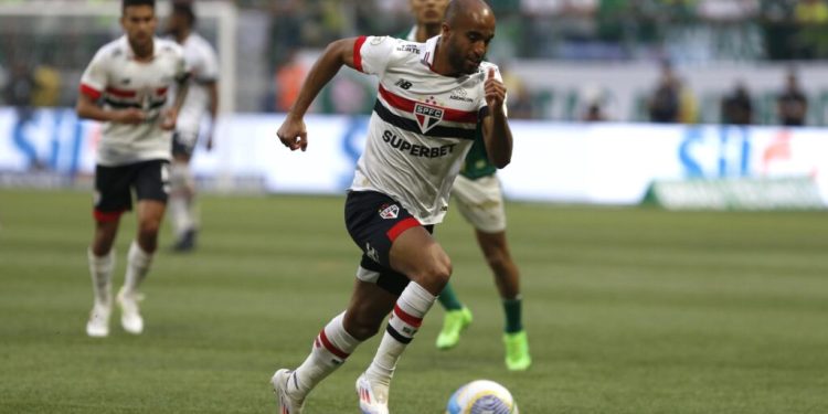 São Paulo F.C. – Lucas avalia desempenho do time no clássico e mira duelo da Libertadores São Paulo F.C. – Lucas avalia desempenho do time no clássico e mira duelo da Libertadores