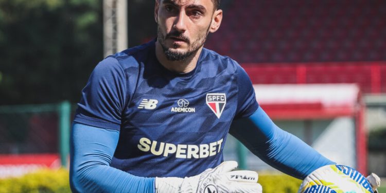 São Paulo F.C. – Com a visita de Aloísio Chulapa, Tricolor encerra preparação para o duelo com o Flamengo São Paulo F.C. – Com a visita de Aloísio Chulapa, Tricolor encerra preparação para o duelo com o Flamengo