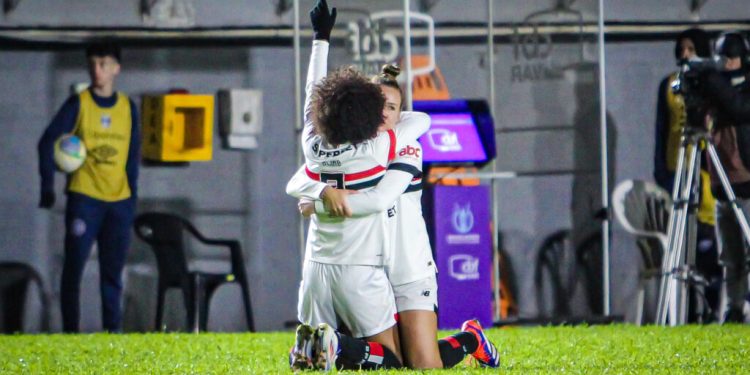 São Paulo F.C. – Aline comemora vitória de virada e convoca a torcida para o jogo de volta São Paulo F.C. – Aline comemora vitória de virada e convoca a torcida para o jogo de volta