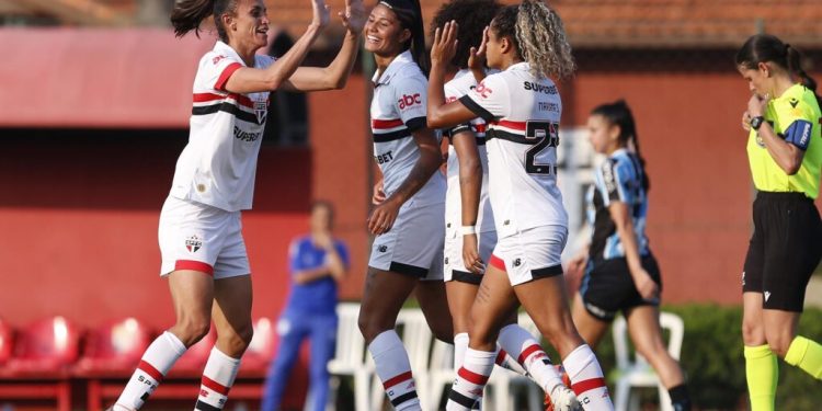 São Paulo F.C. – São Paulo vence o Grêmio em encerramento da primeira fase do Brasileiro São Paulo F.C. – São Paulo vence o Grêmio em encerramento da primeira fase do Brasileiro