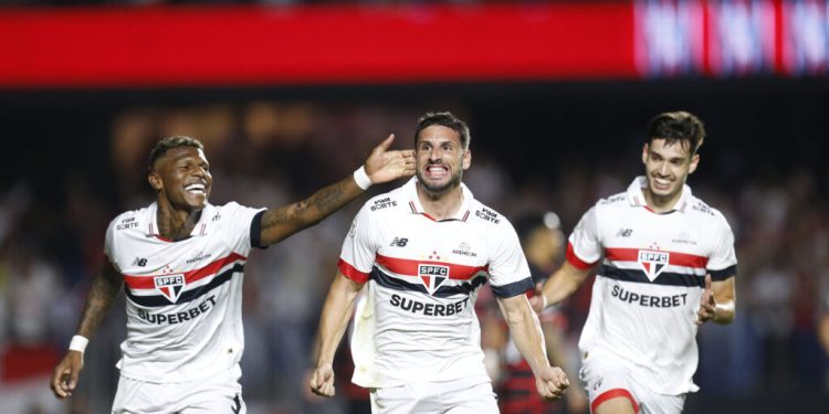 São Paulo F.C. – Com recorde de público da temporada, São Paulo vence o Flamengo pelo Brasileiro