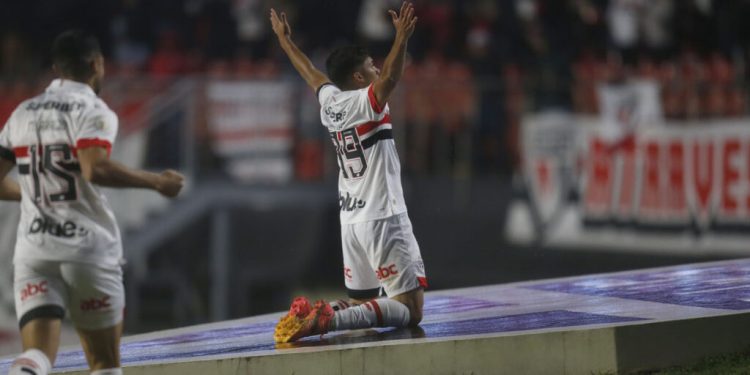 São Paulo F.C. – São Paulo supera o Vitória em casa pelo Brasileiro