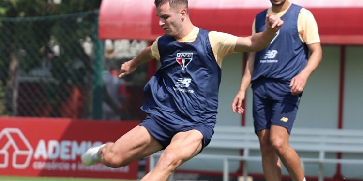 São Paulo F.C. – São Paulo treina de olho no Nacional-URU, e Patryck se recupera após receber alta São Paulo F.C. – São Paulo treina de olho no Nacional-URU, e Patryck se recupera após receber alta