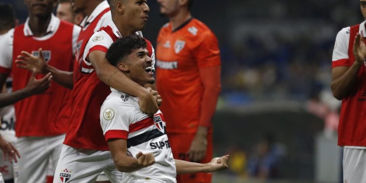 São Paulo F.C. – Em Minas, Tricolor supera o Cruzeiro pelo Brasileirão São Paulo F.C. – Em Minas, Tricolor supera o Cruzeiro pelo Brasileirão