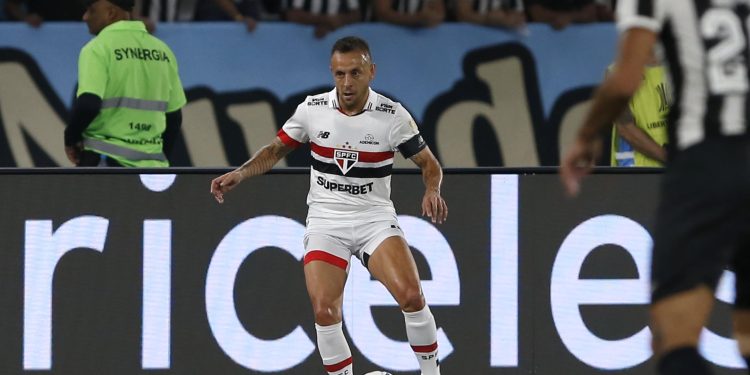 São Paulo F.C. – Rafinha avalia empate com o Botafogo e projeta jogo de volta em casa São Paulo F.C. – Rafinha avalia empate com o Botafogo e projeta jogo de volta em casa