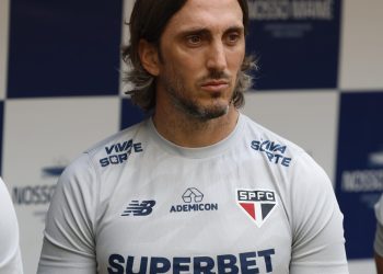 São Paulo F.C. – Zubeldía avalia desempenho da equipe após vitória no Majestoso São Paulo F.C. – Zubeldía avalia desempenho da equipe após vitória no Majestoso