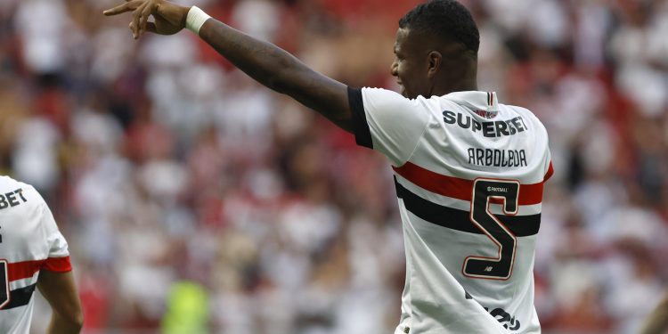 São Paulo F.C. – Arboleda celebra vitória no Majestoso São Paulo F.C. – Arboleda celebra vitória no Majestoso