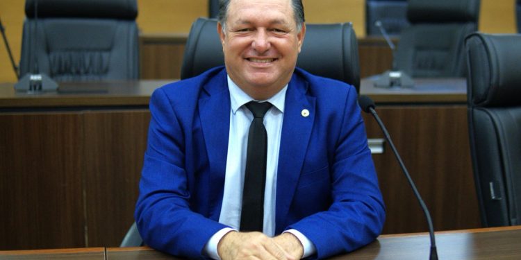 Deputado Pedro Fernandes celebra aprovação de projeto de lei que regula datas de concursos públicos em Rondônia