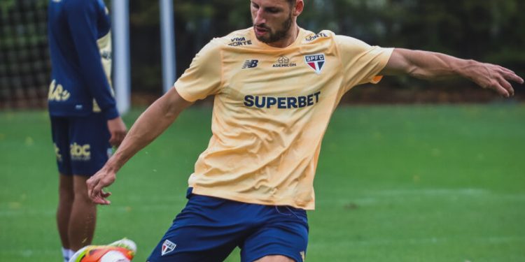 São Paulo F.C. – São Paulo finaliza preparação para enfrentar o Botafogo São Paulo F.C. – São Paulo finaliza preparação para enfrentar o Botafogo