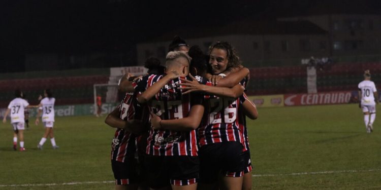 São Paulo F.C. – São Paulo vence Santos por 2 a 0 e se aproxima de classificação no Paulista