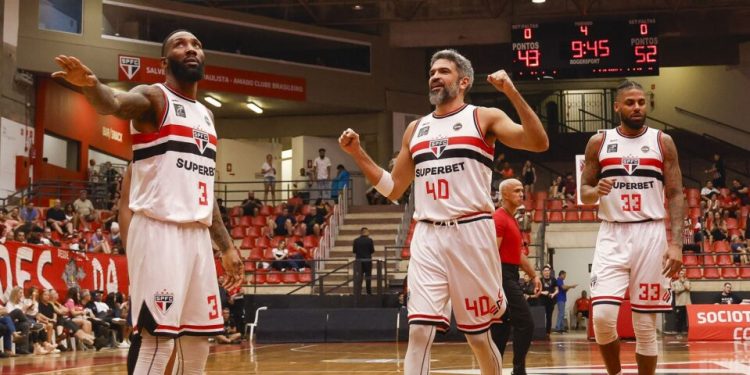São Paulo F.C. – Após vitória na estreia, Basquete Tricolor joga Majestoso pelo NBB São Paulo F.C. – Após vitória na estreia, Basquete Tricolor joga Majestoso pelo NBB