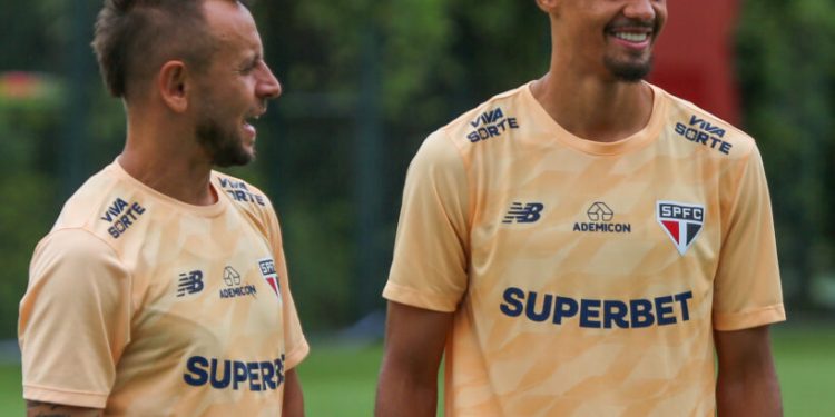 São Paulo F.C. – Elenco treina de olho no Cuiabá