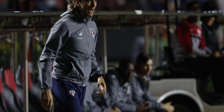 São Paulo F.C. – Zubeldía enaltece Sabino após vitória São Paulo F.C. – Zubeldía enaltece Sabino após vitória