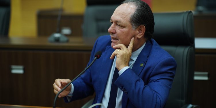 Assembleia aprova projeto de Pedro Fernandes para combate ao câncer de próstata