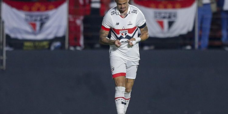 São Paulo F.C. – No MorumBIS, Tricolor bate Athletico Paranaense pelo Brasileiro São Paulo F.C. – No MorumBIS, Tricolor bate Athletico Paranaense pelo Brasileiro