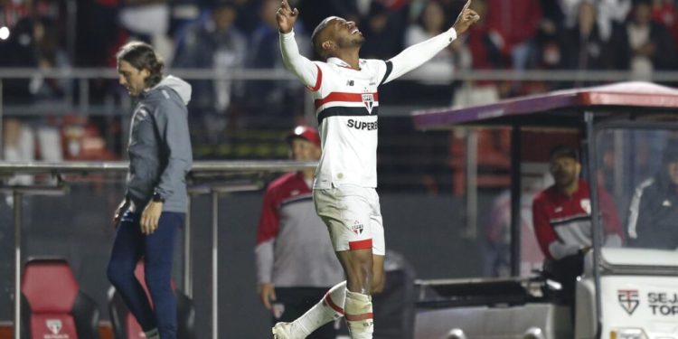 São Paulo F.C. – André Silva dedica gol à enteada e fala sobre jogar no MorumBIS São Paulo F.C. – André Silva dedica gol à enteada e fala sobre jogar no MorumBIS