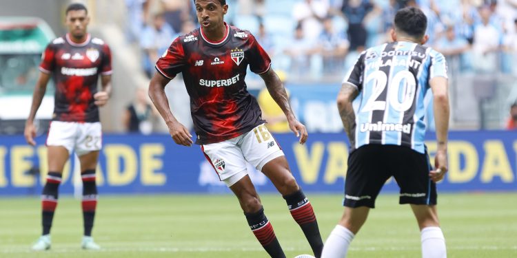 São Paulo F.C. – Luiz Gustavo lamenta derrota no Sul São Paulo F.C. – Luiz Gustavo lamenta derrota no Sul