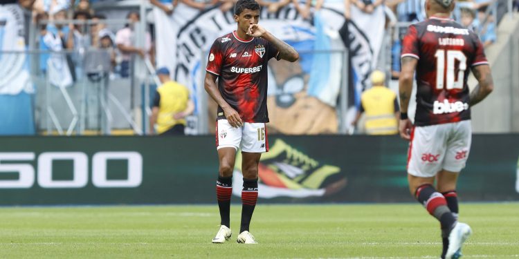 São Paulo F.C. – São Paulo acerta permanência de Luiz Gustavo para 2025 São Paulo F.C. – São Paulo acerta permanência de Luiz Gustavo para 2025