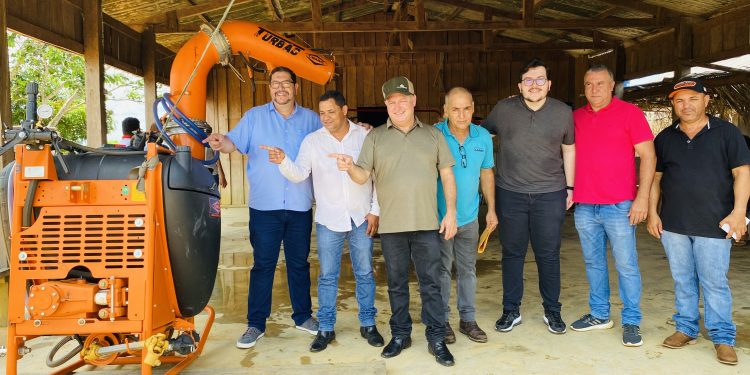 Deputado Pedro Fernandes entrega implementos agrícolas para fortalecer a produção rural em Machadinho D’Oeste