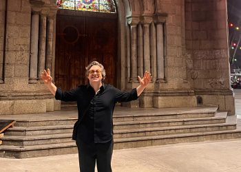 Tenor Felipe Menegat trouxe a magia do Natal em recital especial