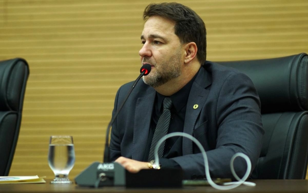 Deputado Alex Redano destaca importância de campanhas educativas para a proteção das mulheres em Rondônia Deputado Alex Redano destaca importância de campanhas educativas para a proteção das mulheres em Rondônia