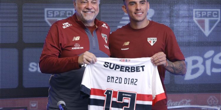 São Paulo F.C. – Enzo Díaz: “Vamos formar um grande grupo, competir e conseguir coisas” São Paulo F.C. – Enzo Díaz: “Vamos formar um grande grupo, competir e conseguir coisas”