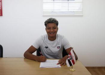 São Paulo F.C. – Késia Senna assina contrato profissional e reforça equipe principal