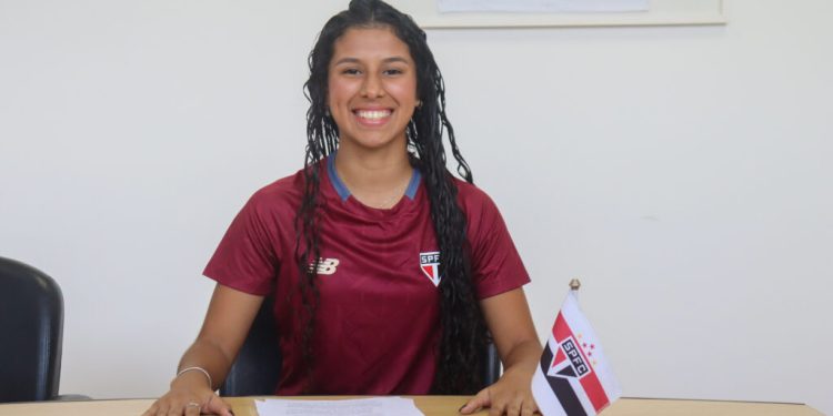 São Paulo F.C. – Vitorinha assina contrato profissional e inicia transição para o profissional