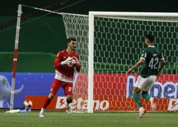 São Paulo F.C. – Rafael exalta desempenho da defesa após empate no Choque-Rei