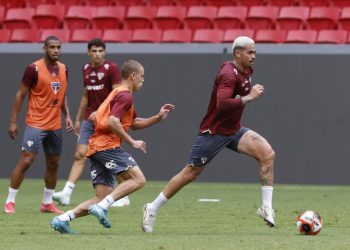 São Paulo F.C. – Elenco treina em Brasília para encarar o Velo Clube