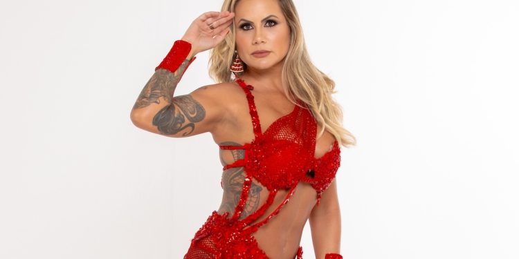 Acompanhe a Transformação de Isis Camargo para o Carnaval em 6 Meses Acompanhe a Transformação de Isis Camargo para o Carnaval em 6 Meses