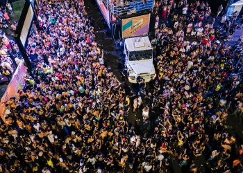 Bloco Califórnia reúne 15 mil pessoas em pré-carnaval de Ribeirão Preto