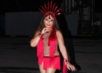 Sonia Olofsson brilha no carnaval 2025: Empresária Sueca desfila com a Acadêmicos do Tucuruvi