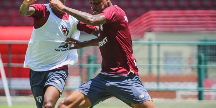 São Paulo F.C. – Elenco inicia preparação para duelo em São Bernardo São Paulo F.C. – Elenco inicia preparação para duelo em São Bernardo
