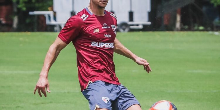 São Paulo F.C. – Elenco treina de olho no São Bernardo São Paulo F.C. – Elenco treina de olho no São Bernardo