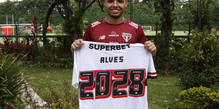 São Paulo F.C. – Tricolor acerta a renovação de Alves São Paulo F.C. – Tricolor acerta a renovação de Alves