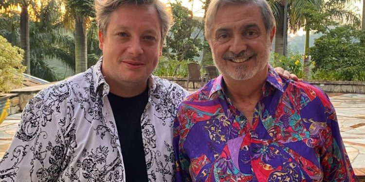 Em noite romântica, Felipe Menegat se apresenta em charmoso hotel de São Roque Em noite romântica, Felipe Menegat se apresenta em charmoso hotel de São Roque