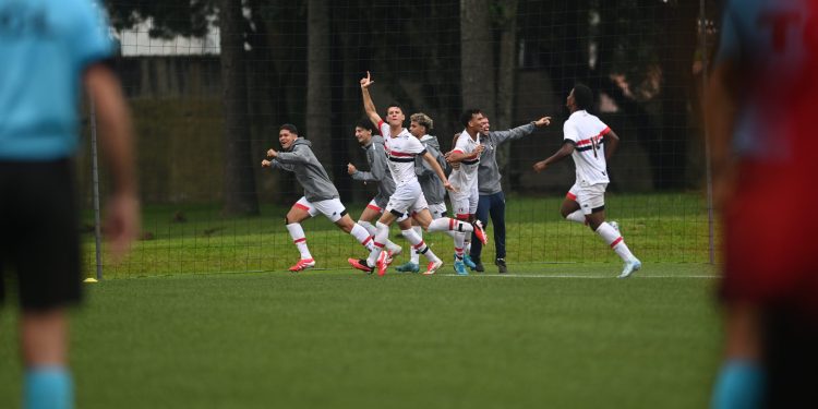 São Paulo F.C. – Em Curitiba, Sub-17 vence o Athletico-PR pela ida das oitavas da Copa do Brasil São Paulo F.C. – Em Curitiba, Sub-17 vence o Athletico-PR pela ida das oitavas da Copa do Brasil