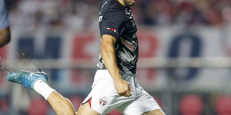 São Paulo F.C. – Calleri passa bem após cirurgia no joelho esquerdo