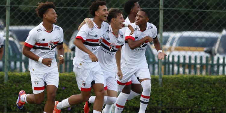 São Paulo F.C. – Sub-15 e Sub-17 estreiam com vitória no Paulista São Paulo F.C. – Sub-15 e Sub-17 estreiam com vitória no Paulista
