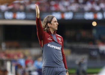 São Paulo F.C. – Zubeldia comemora vitória e apoio da torcida no MorumBIS