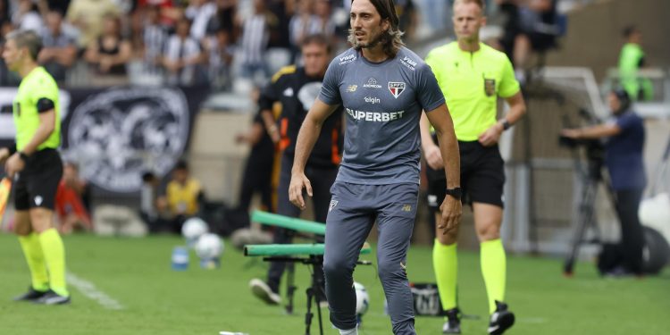 São Paulo F.C. – Zubeldía destaca o bom trabalho do elenco na partida como visitante